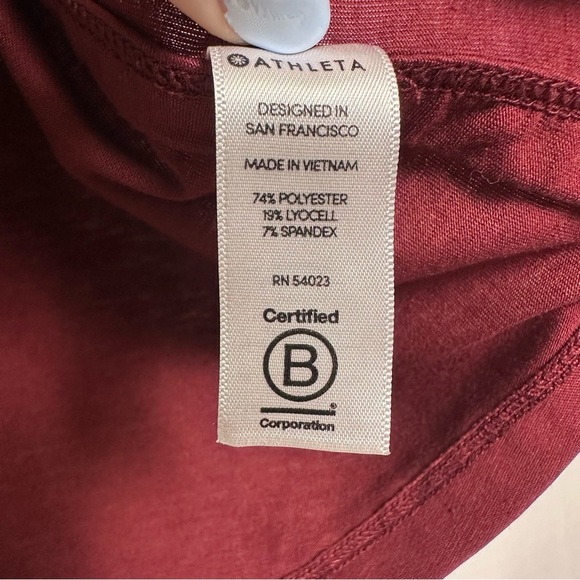 Athleta Women’s Crimson Activewear Tank Top size M Red Burgundy great condition - Picture 5 of 5